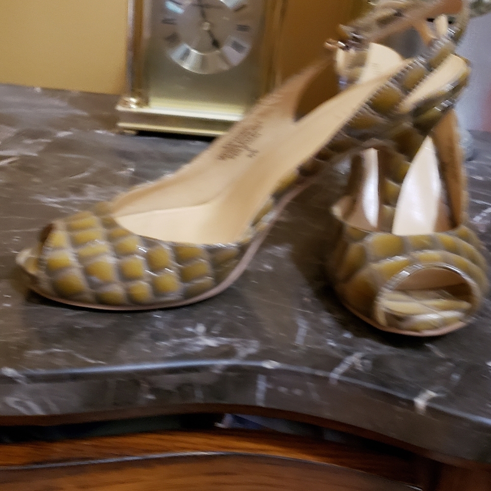 Heels - Picture 2 of 5